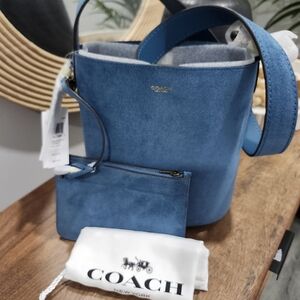 NWT COACH BLEEKER BUCKET 21